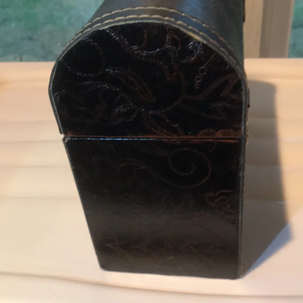 Small Chest - Picture 4 of 16